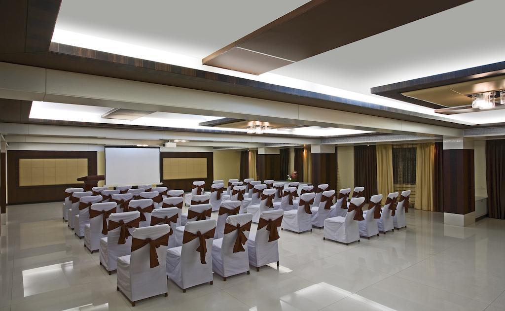 Kapila Business Hotel Pune Exterior foto