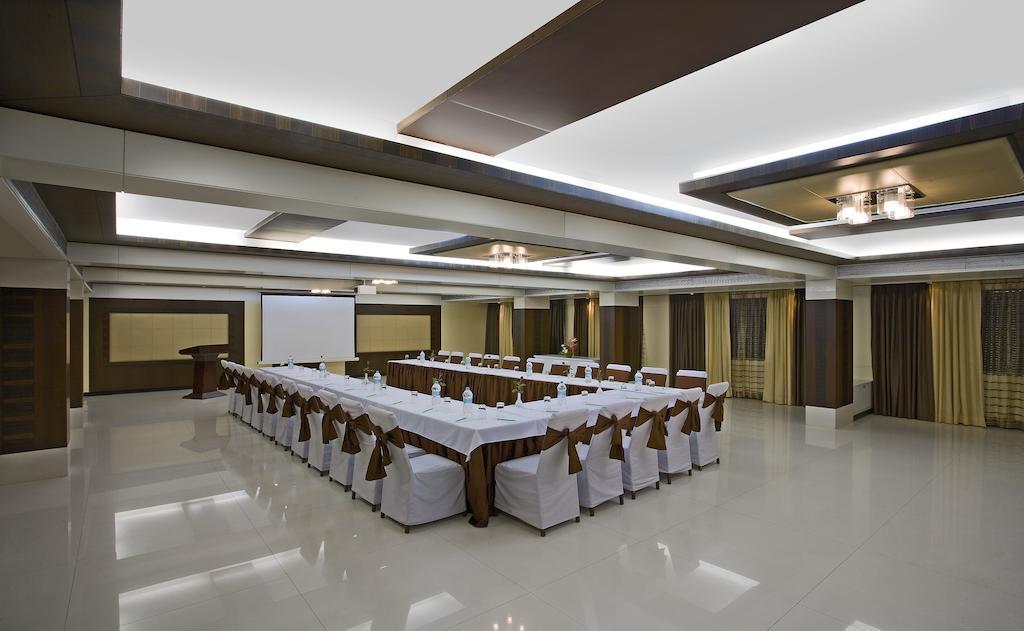 Kapila Business Hotel Pune Exterior foto