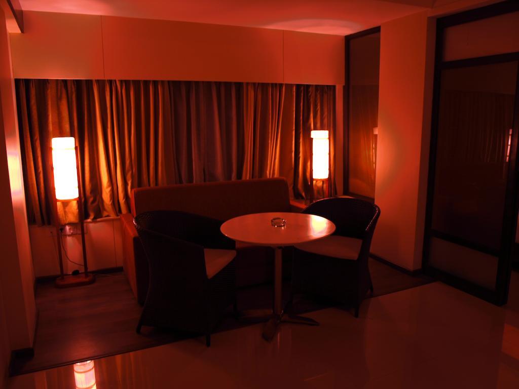 Kapila Business Hotel Pune Exterior foto