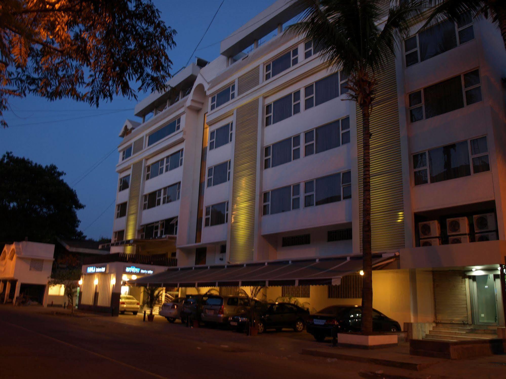 Kapila Business Hotel Pune Exterior foto